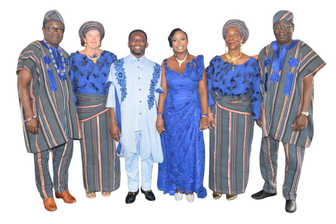 African couples complete Aso Oke outfits, 3 piece for men(Danshiki Top, Trouser and Cap) Iro and Buba with Auto Gele for Women, African Men Suit, African Mens Wear, African Wedding men and women wedding sets, Handmade Aso-Oke Couples Outfit